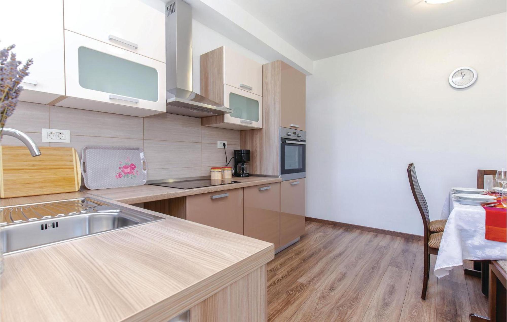 Gorgeous Apartment In Crikvenica With Kitchen Eksteriør bilde