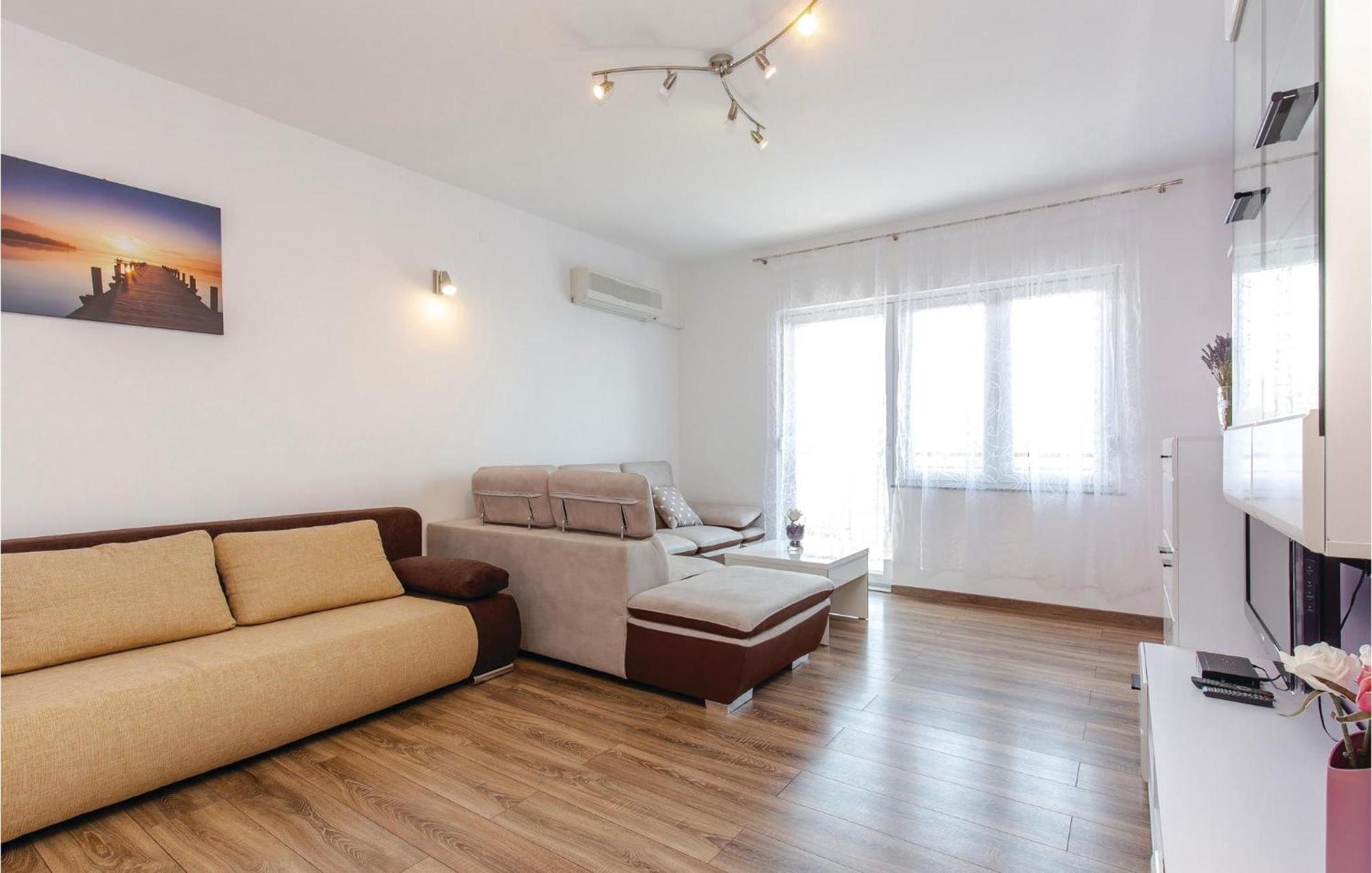 Gorgeous Apartment In Crikvenica With Kitchen Eksteriør bilde