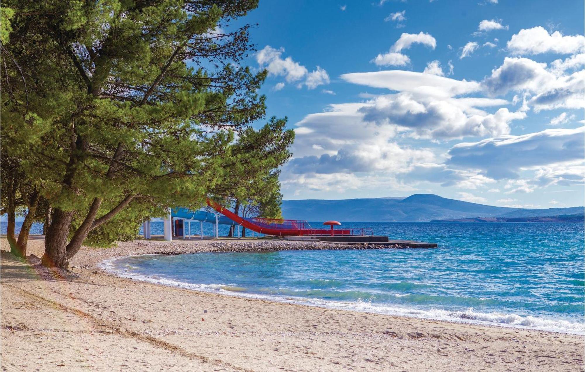 Gorgeous Apartment In Crikvenica With Kitchen Eksteriør bilde